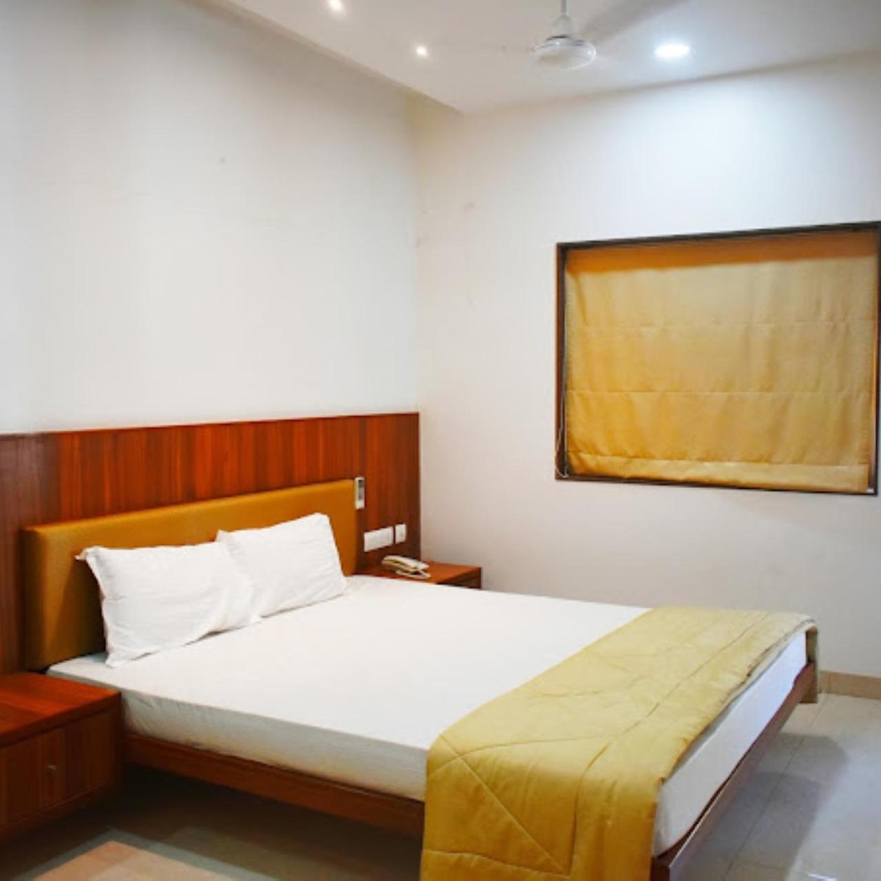 Hotel Anjali Palace בהוי מראה חיצוני תמונה